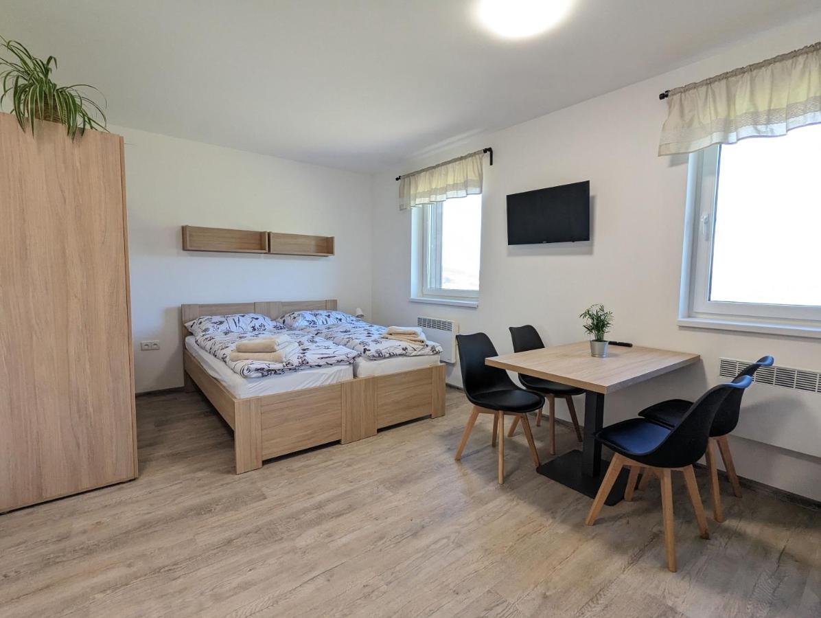 Restaurace A Penzion Gansberg Cotkytle Zewnętrze zdjęcie