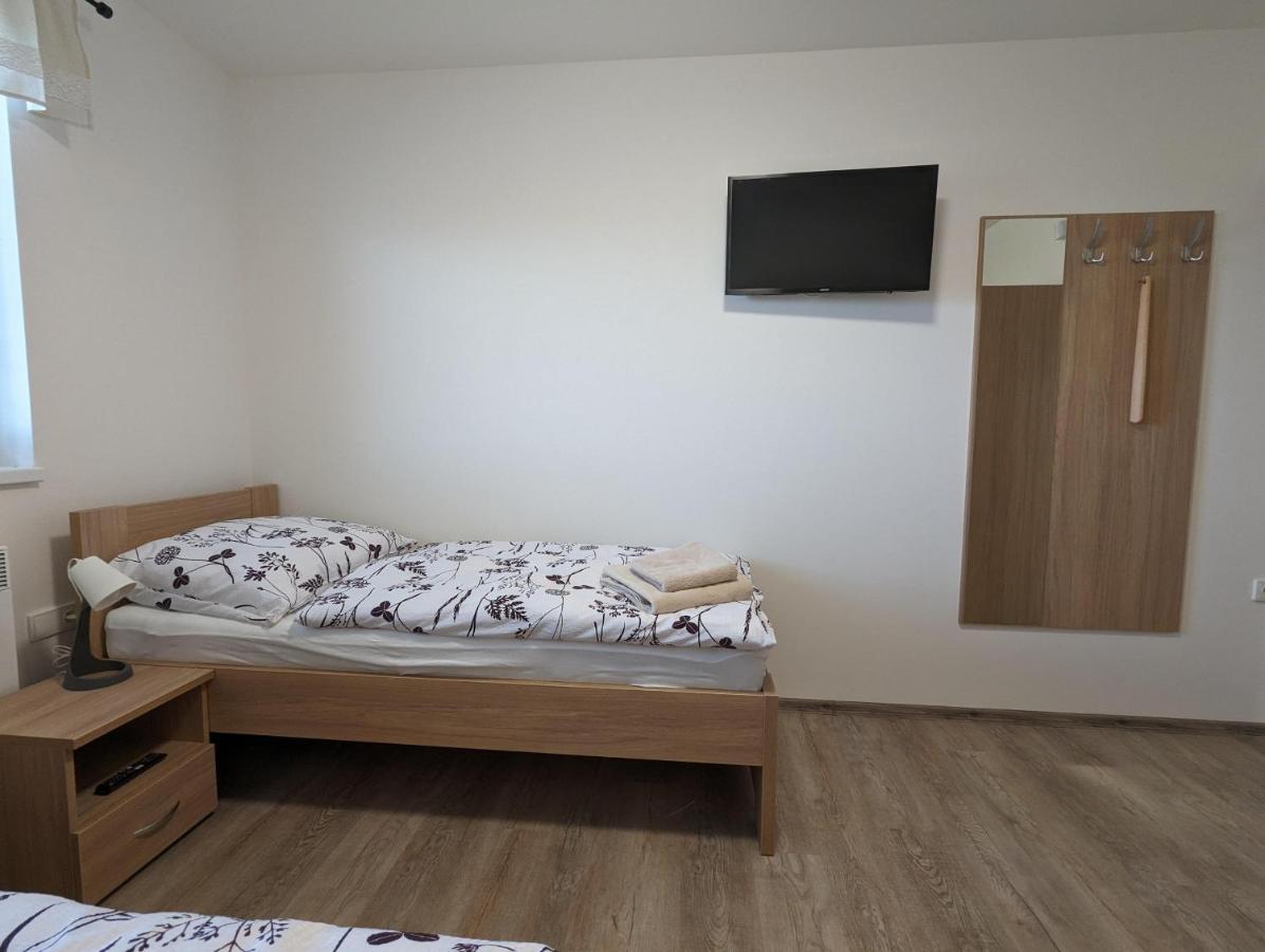 Restaurace A Penzion Gansberg Cotkytle Zewnętrze zdjęcie